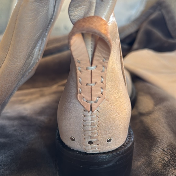 New in box We The Free Bryce Equestrian boot in classic camel - Picture 7 of 11